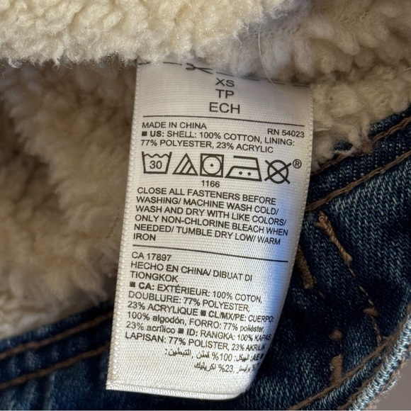 Old Navy Denim Jacket with Cream Sherpa Collar/ Interior 100% Cotton Size XS - Picture 9 of 13